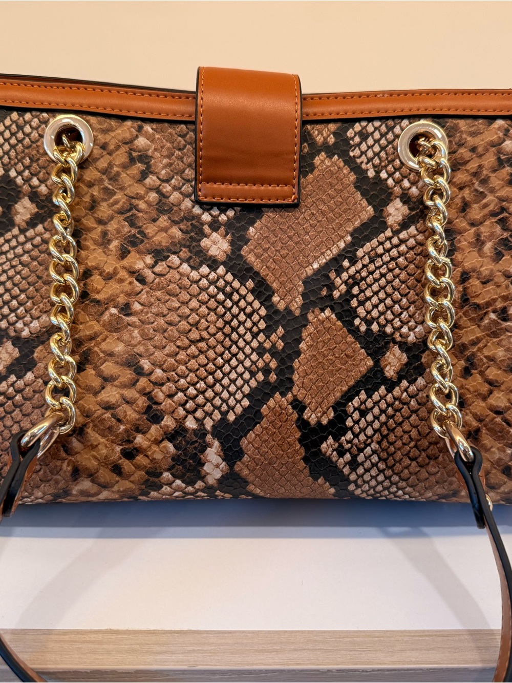 Snake Pattern Medium Handbag - Picture 3 of 8
